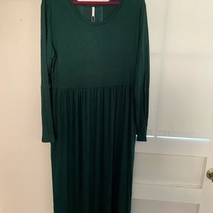 BISHUIGE 2XL, green, long sleeve maxi. TAG ON!